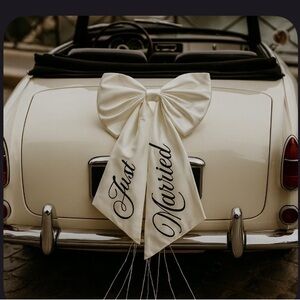 Elegant Cream Just Married Bow to decorate car